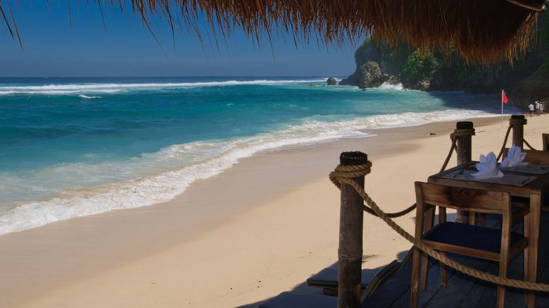 <b>The Ungasan Clifftop Resort Restaurant</b>