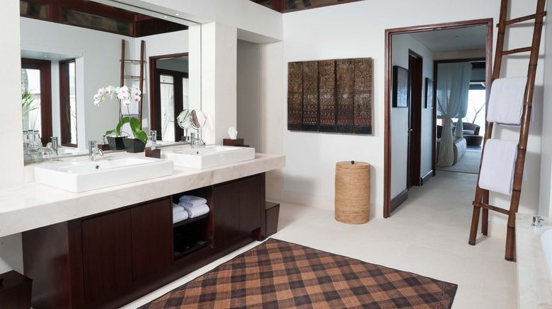 <b>The Ungasan Clifftop Resort Suite</b>