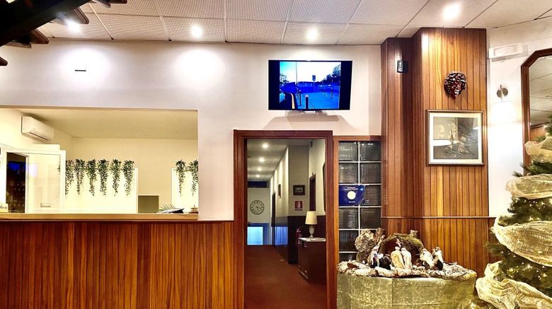 <b>Mini Hotel Lobby</b>
