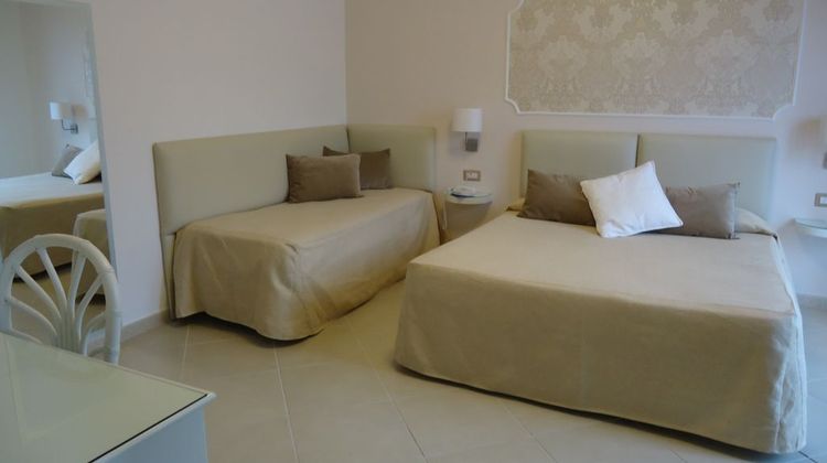 Mini Hotel Room