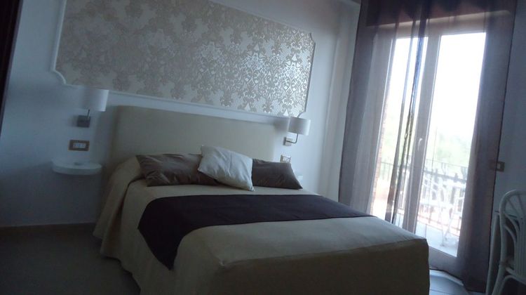 Mini Hotel Room