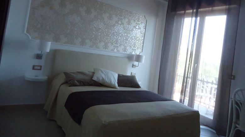 <b>Mini Hotel Room</b>