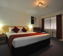 Edinburgh Motor Inn Warragul Suite