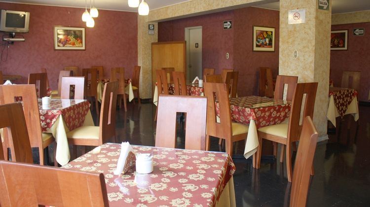 Suites Larco 656 Restaurant