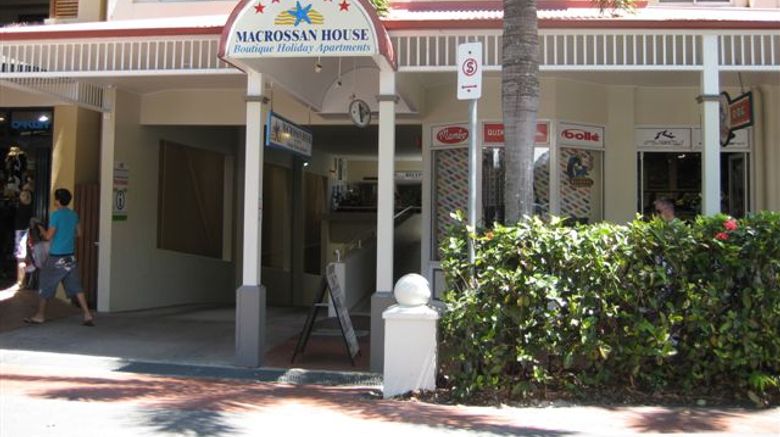 <b>Macrossan House Boutique Holidays Apts Lobby</b>