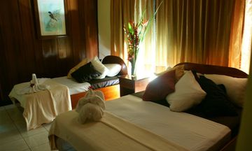 Greenlagoon Falls Park Lodge