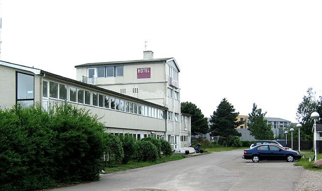 Hotel Drop-In Exterior