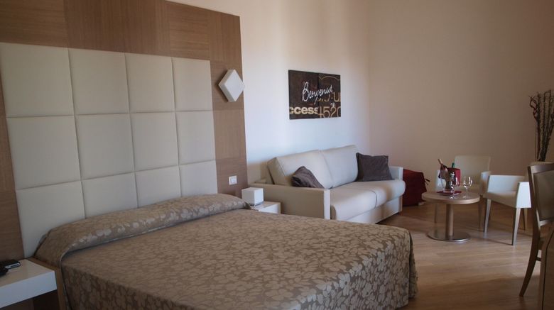 <b>La Casarana Resort Spa-Lido Marini Suite</b> <b>La Casarana Resort Spa-Lido Marini Suite</b>