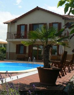 Hullam Villa-Balatonmariafurdo