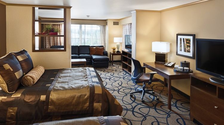 Clubhouse Hotel & Suites Suite