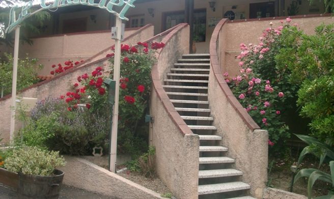 Hotel Le Chatelet Exterior