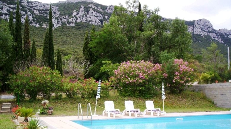 <b>Hotel Le Chatelet Pool</b>