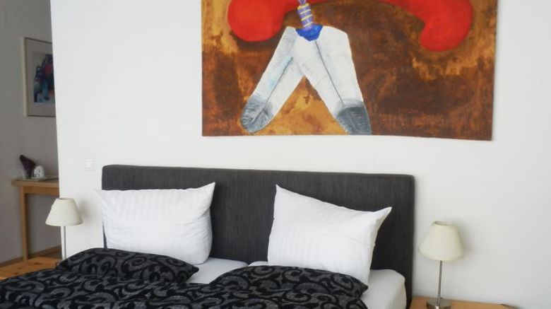 <b>City Lounge Hotel Room</b>