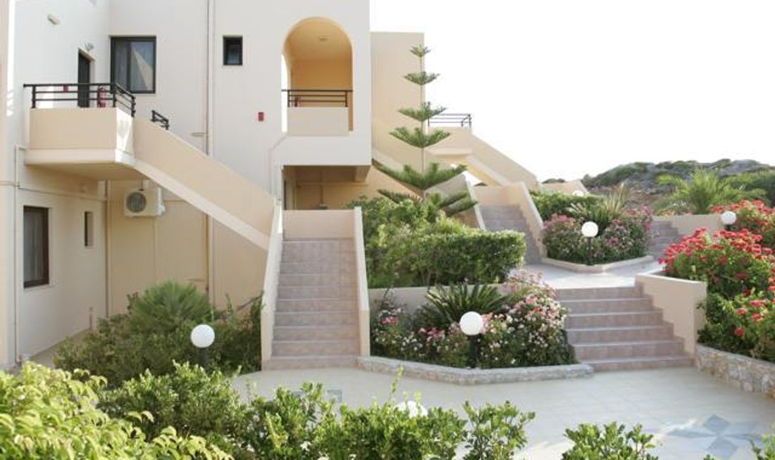 Nanakis Beach Apartments Exterior