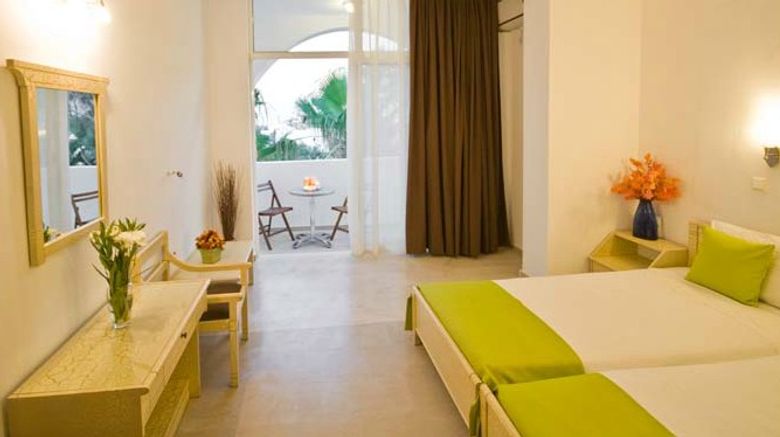 <b>Hotel Makarios Room</b>