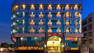 Sun & Sand Sea View Hotel