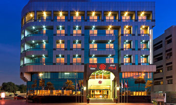 Sun & Sand Sea View Hotel