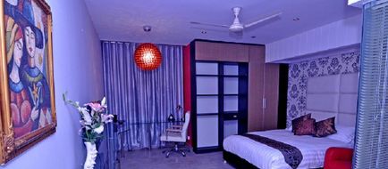 Contemporary Heights Hotel Room