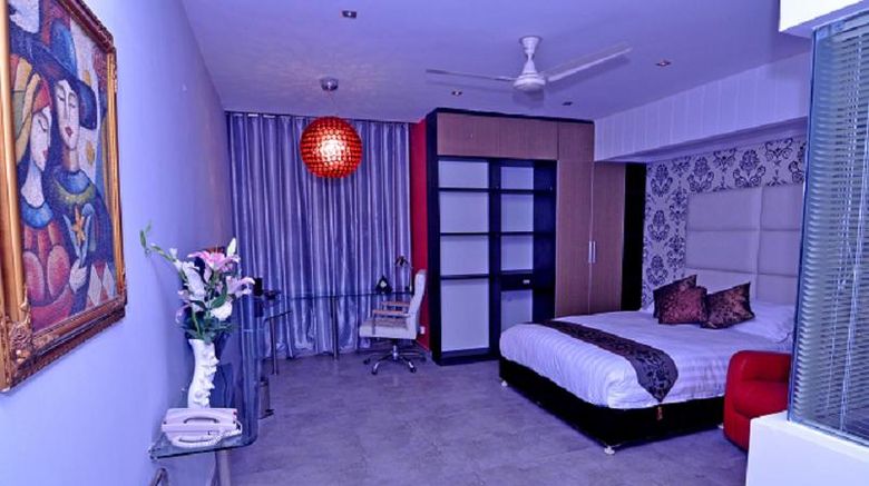 <b>Contemporary Heights Hotel Room</b>