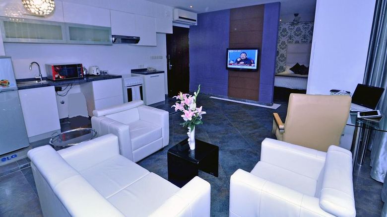<b>Contemporary Heights Hotel Suite</b>