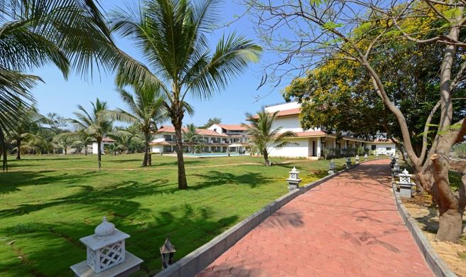 Tropicana Resort & Spa Exterior
