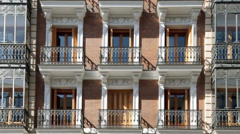 <b>Eric Voekel Madrid Suites Exterior</b>