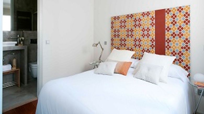 <b>Eric Voekel Madrid Suites Suite</b>