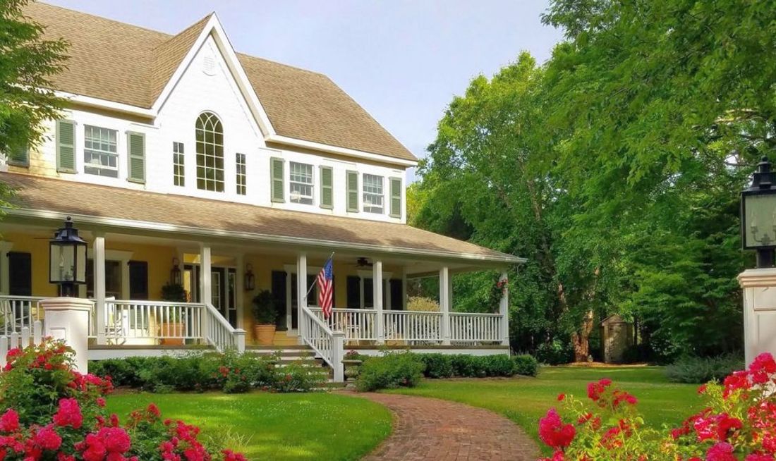 Blue Iris Bed & Breakfast Exterior