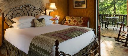 BlissWood Bed and Breakfast Inn Room