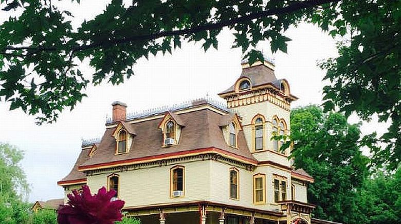 <b>The Clockmakers Inn Exterior</b>