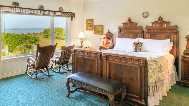Sea Cliff Gardens Bed & Breakfast Room
