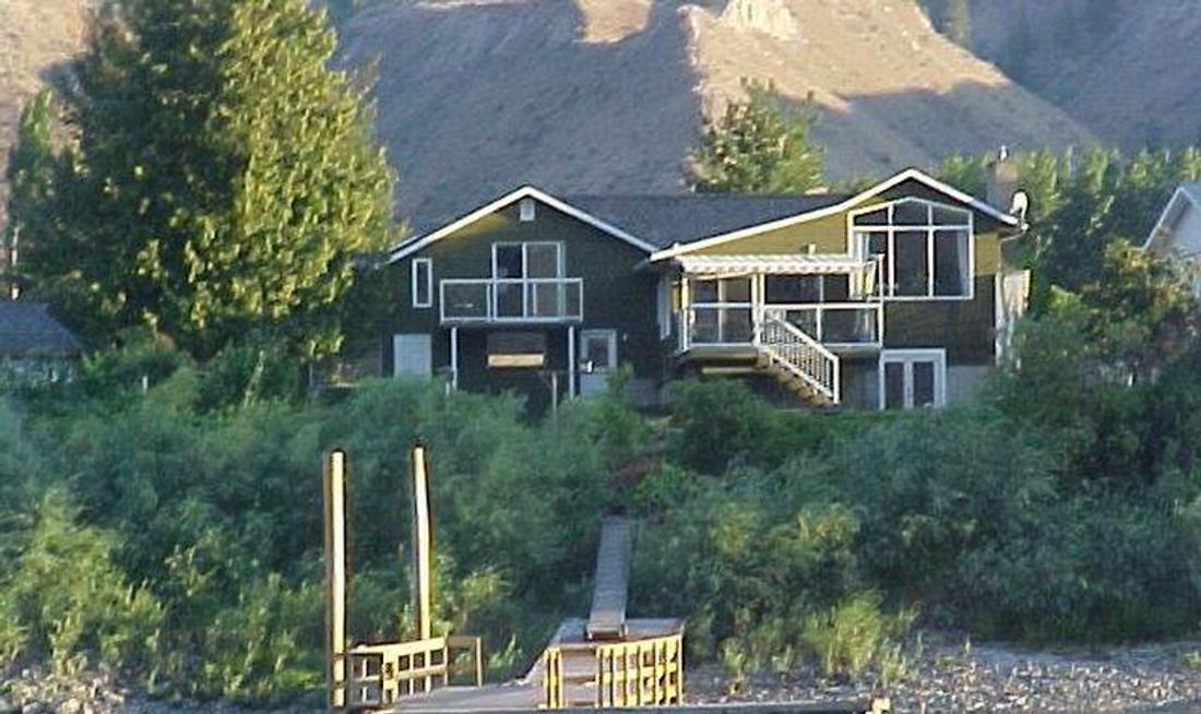 Riverside Bed & Breakfast Exterior