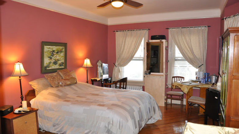 <b>Dekoven Suites Room</b>