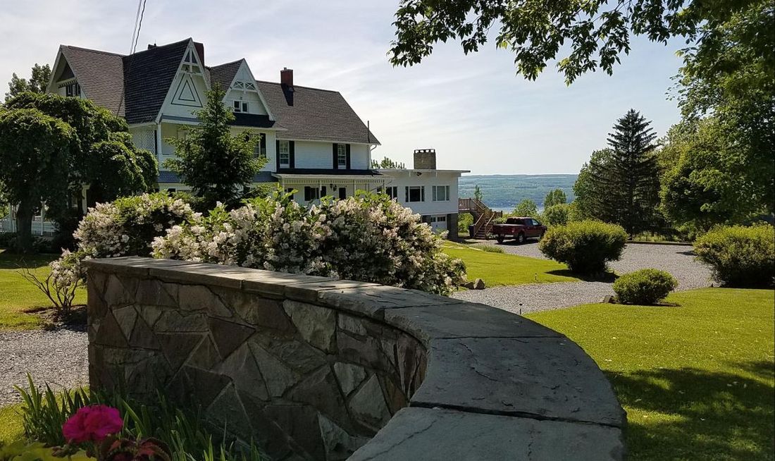 The Fox and the Grapes B&B Exterior