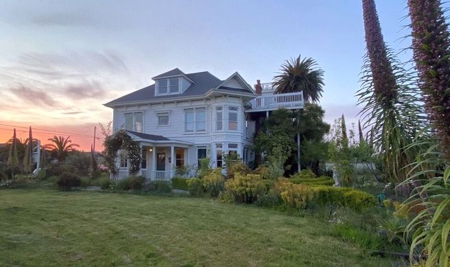 Weller House Inn Exterior