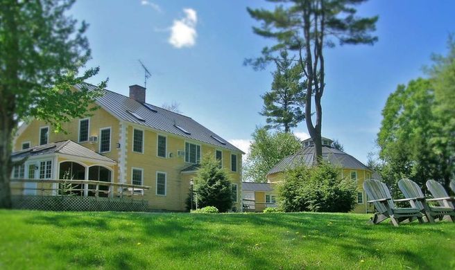 Breakfast on the Connecticut Exterior