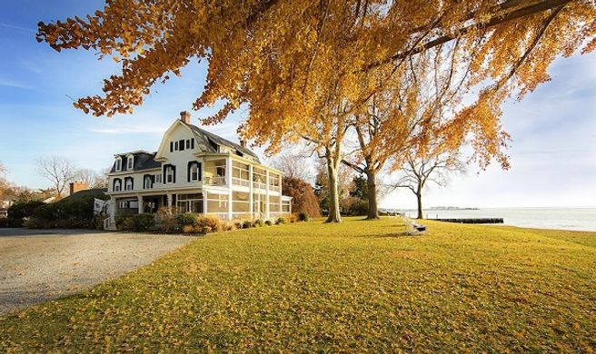 Sandaway Waterfront Lodging Exterior