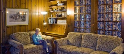 Sandaway Waterfront Lodging Lobby