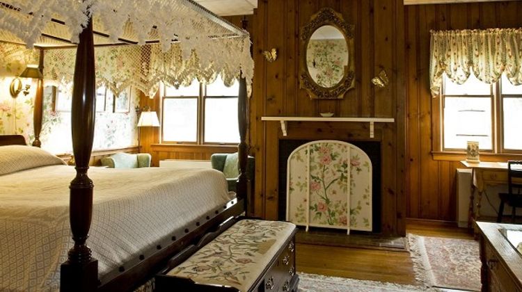 Sandaway Waterfront Lodging Room
