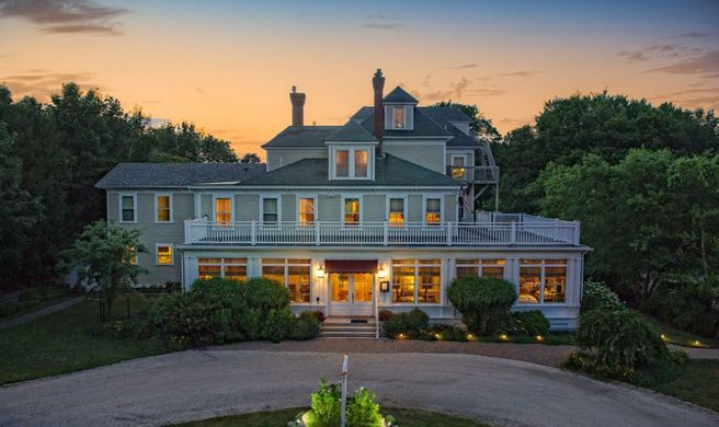 Bass Cottage Inn Exterior