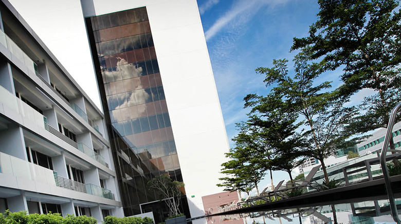 <b>Dorsett Singapore Pool</b>