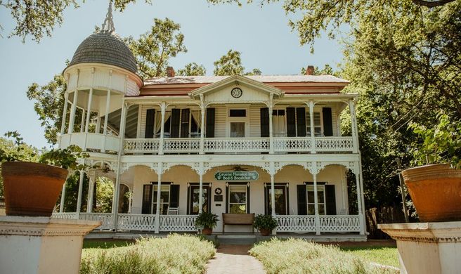 Gruene Mansion Inn Exterior