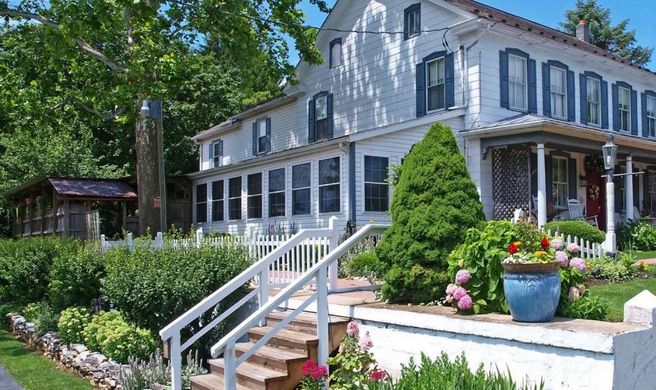 1825 Inn Bed and Breakfast Exterior
