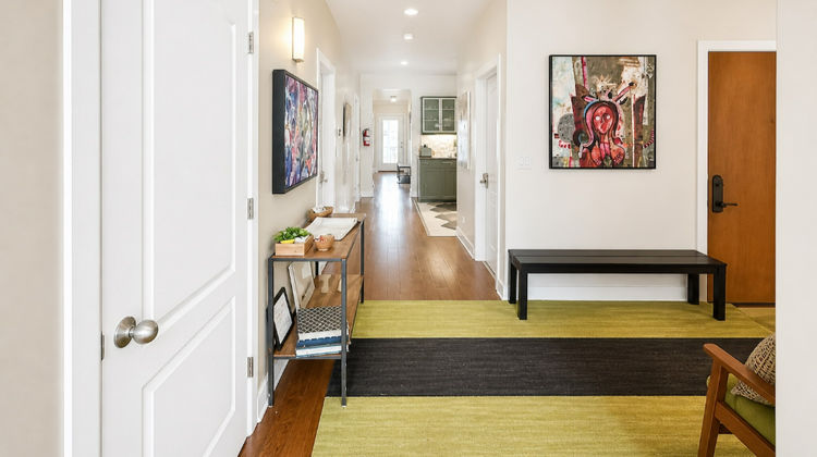 House 5863 Bed & Breakfast Lobby