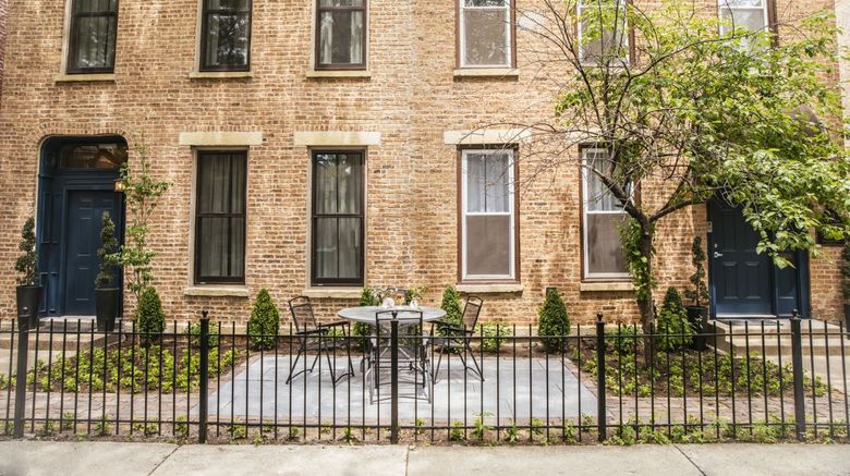 <b>The Wicker Park Inn Exterior</b>