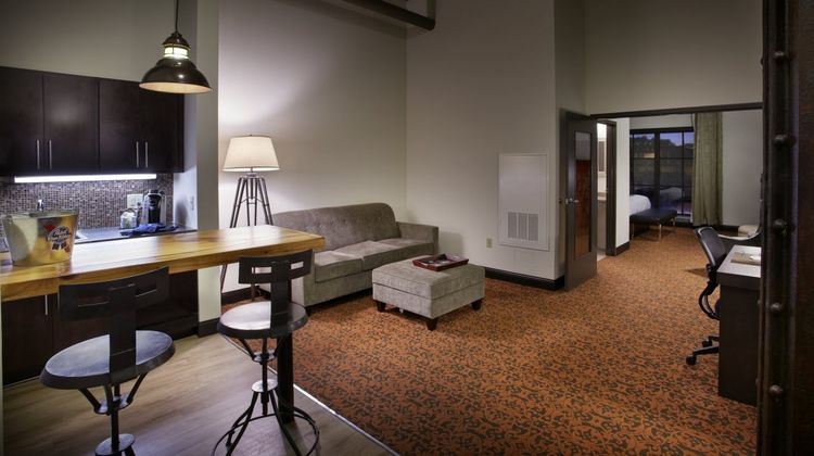 Brewhouse Inn & Suites Suite