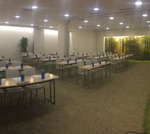 Jardines de Sabatini Apartosuites Meeting