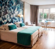 Jardines de Sabatini Apartosuites Room