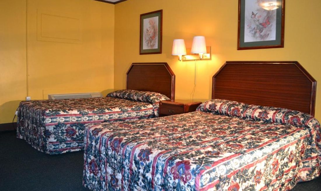 Royal Inn Albertville Room