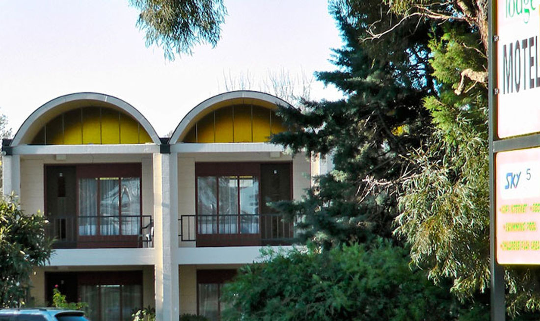 Elmore Lodge Motel Exterior